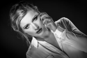 modele photo femme pose photo noir et blanc à Draguignan