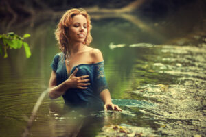 portrait de femme dans l'eau