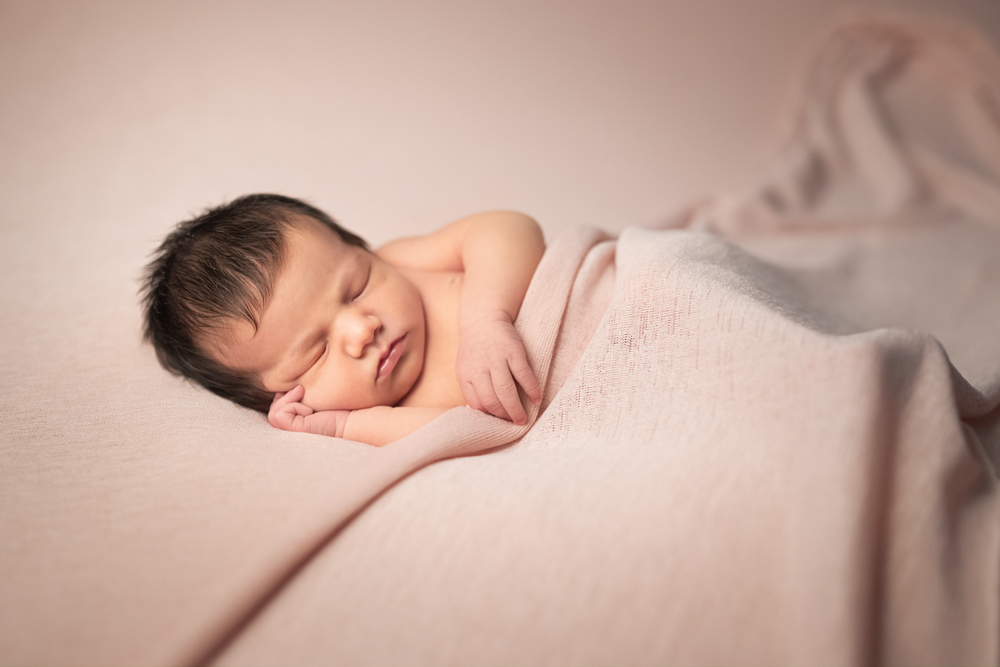 Bébé endormi pour sa séance photo nouveau-né à Draguignan