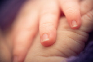 nouveau-ne-bebe-draguignan-18 petit doigt de bébé