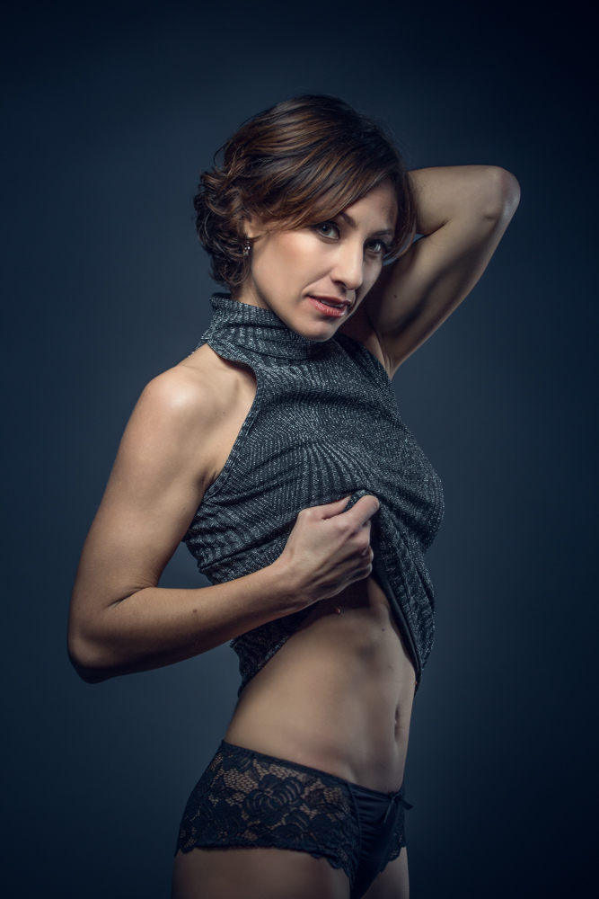 une modèle pose pour un shooting photo à Draguignan