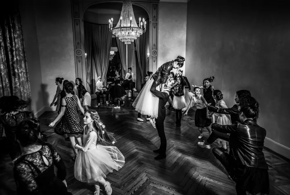 Le Bal projet artistique danseuses classique réinvente le conte de Cendrillon